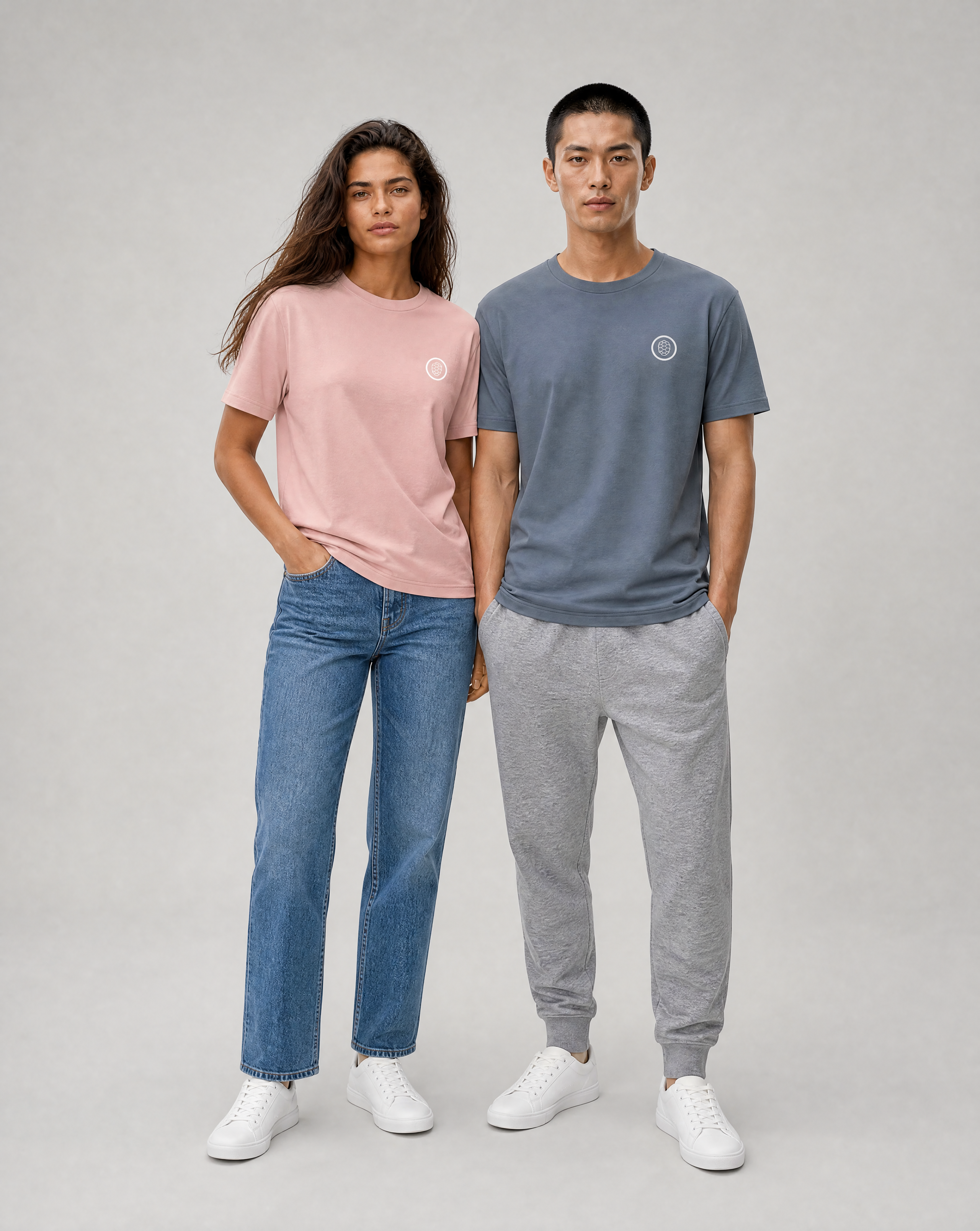 Vera and Jun wearing the unisex EcoWave 2.0 t-shirt in pearl rose and mineral grey, front view