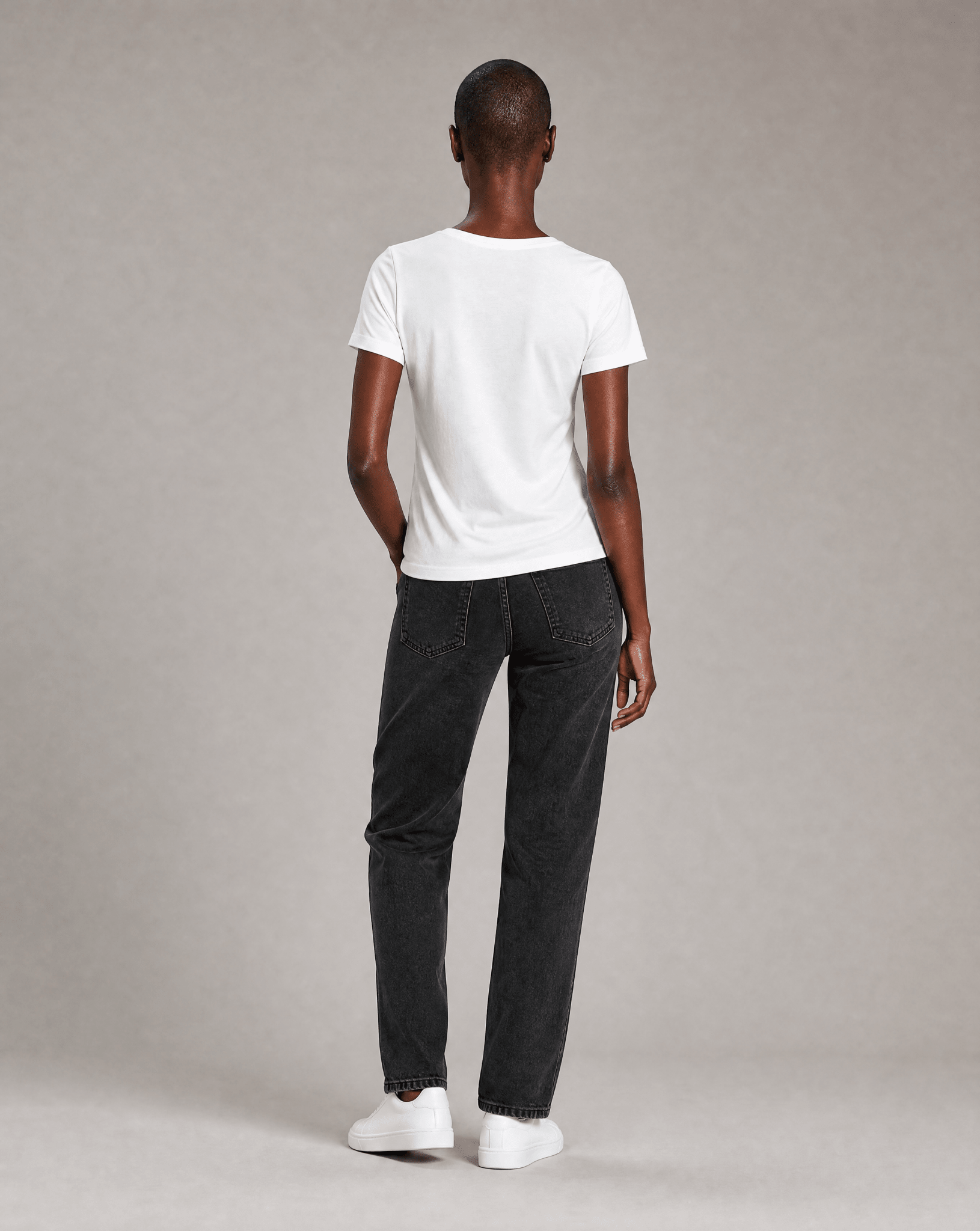 V-neck T-shirt Women in White - ONETURTLE
