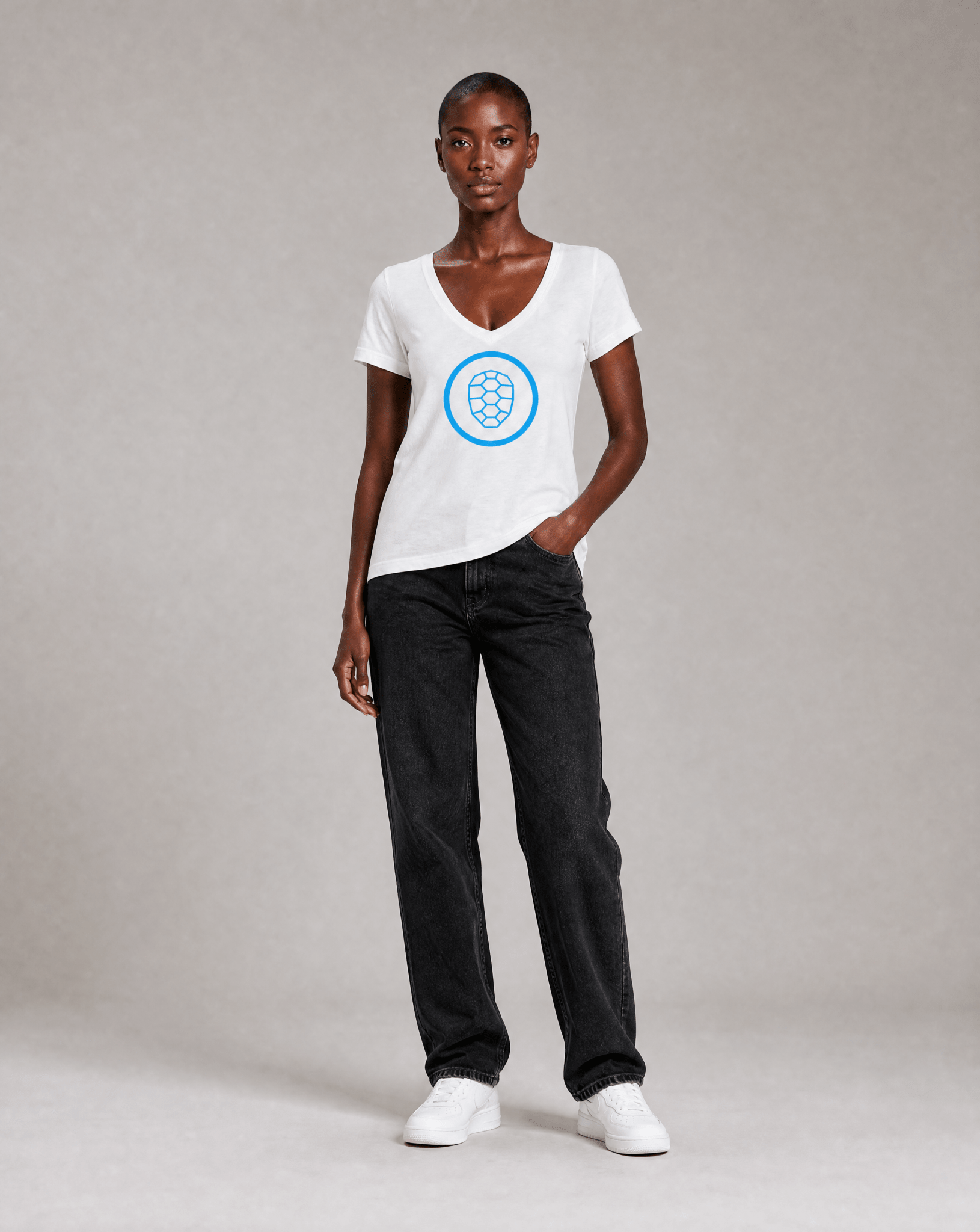 V-neck T-shirt Women in White - ONETURTLE